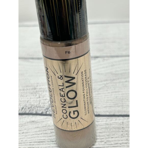 New Makeup Revolution Conceal & Glow F6 Illuminating Foundation 0.7 fl oz / 23ml - Picture 2 of 8